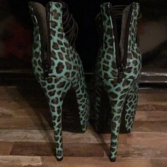 Heels 💚 - Picture 3 of 7